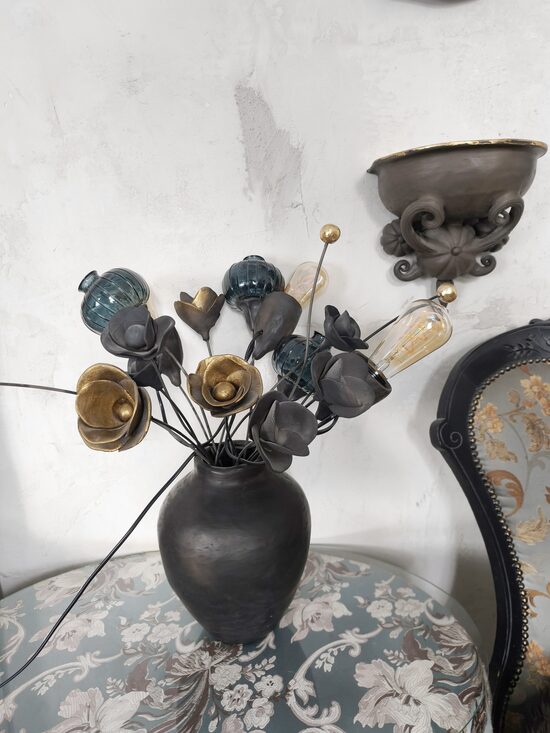 Dekoratīva lapa- Vāze ar ziediem